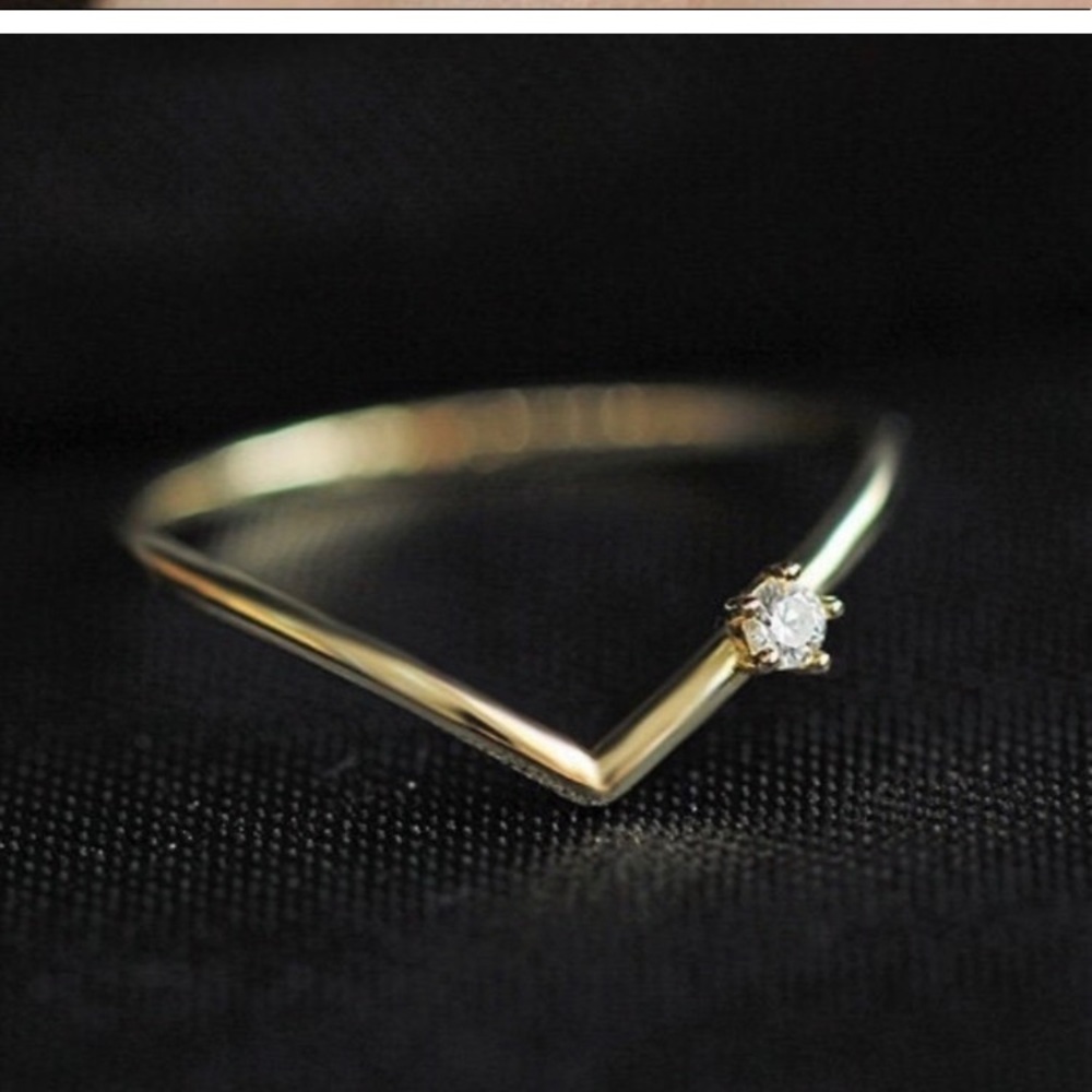 9k Gold Chevron Ring  size 6
